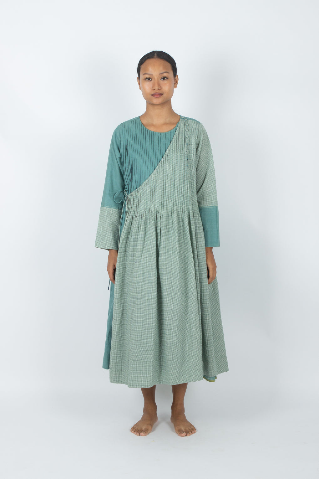 Brivika - Vestido cruzado de tela hecho a mano